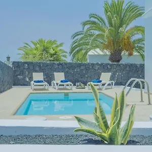 https://villa-manai.in-canary-islands.com